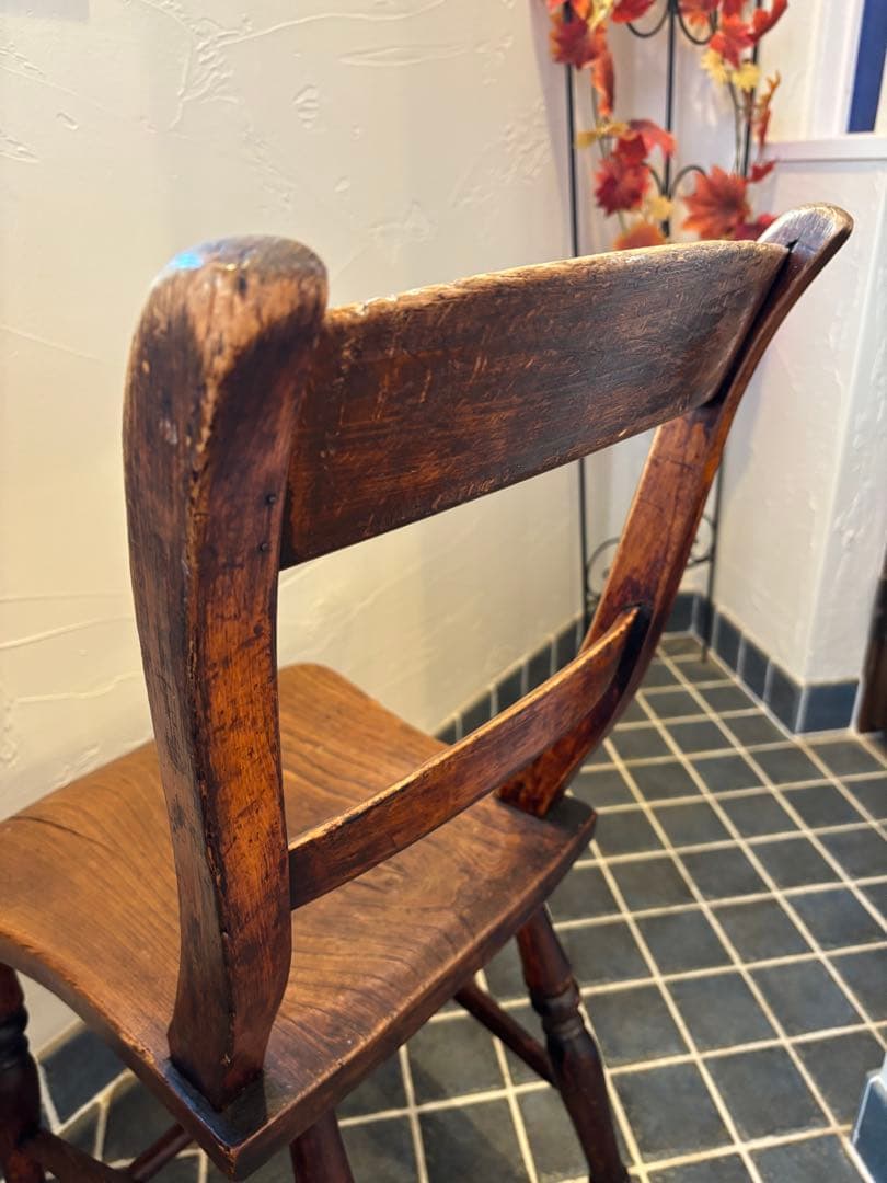 フランス製アンティークな木製ダイニングチェア