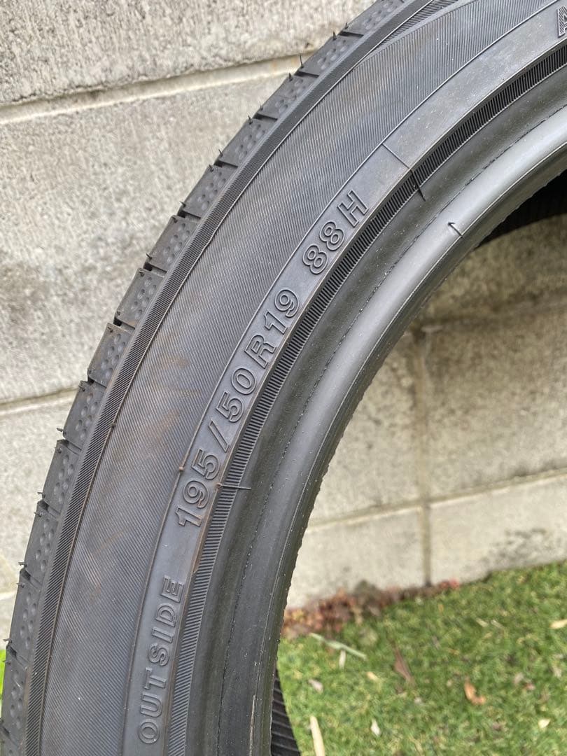 YOKOHAMA Blu Earth-GT 195/50R19 60プリウス装着