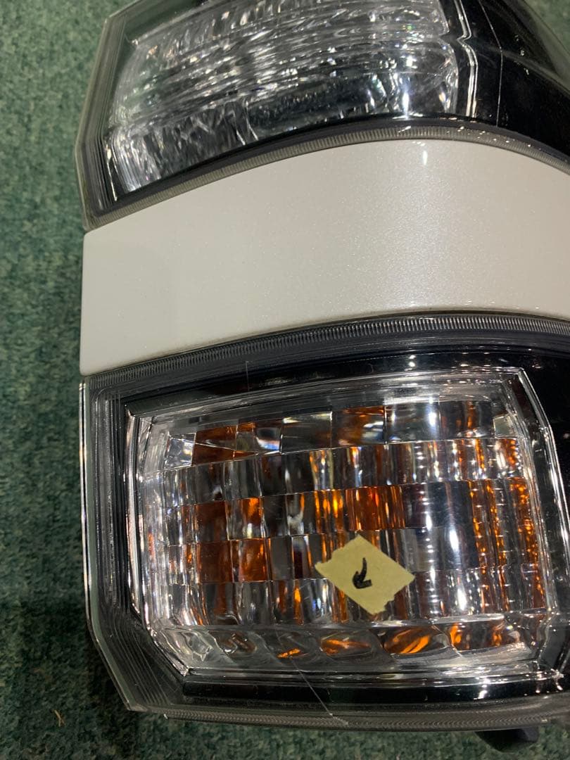 20系ヴェルファイアテールランプ 左側