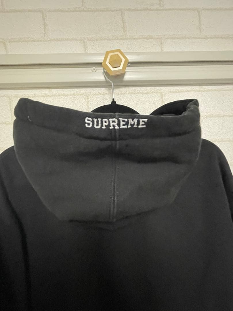 Supreme シュプリーム ブラックS ロゴジップパーカー　Lサイズ