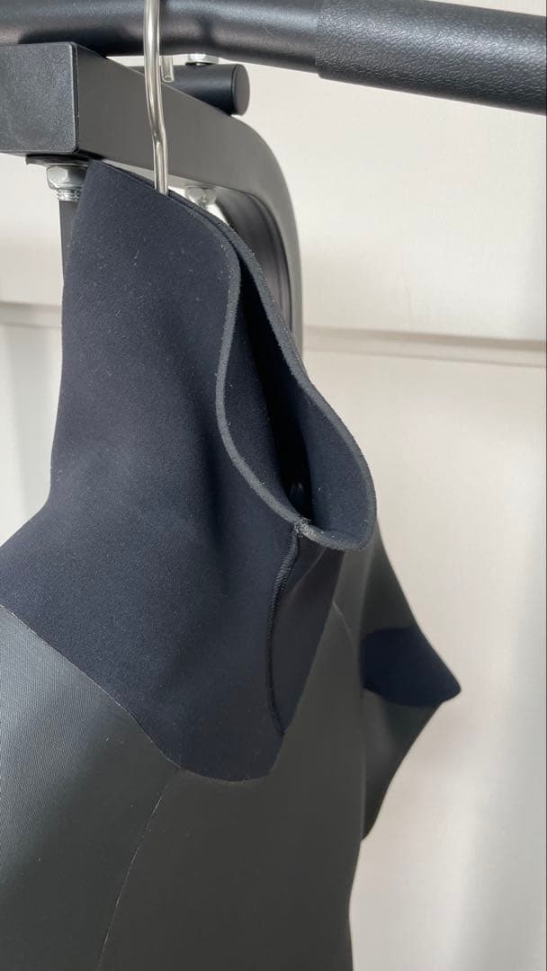 ネックエントリー　セミドライ　ウエットスーツ