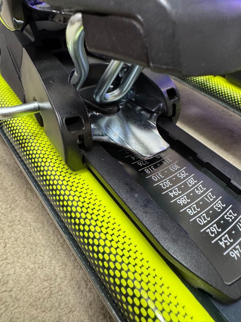 HEAD SHAPE V1ショートスキー　ブラック/イエロー　130㎝ 2023