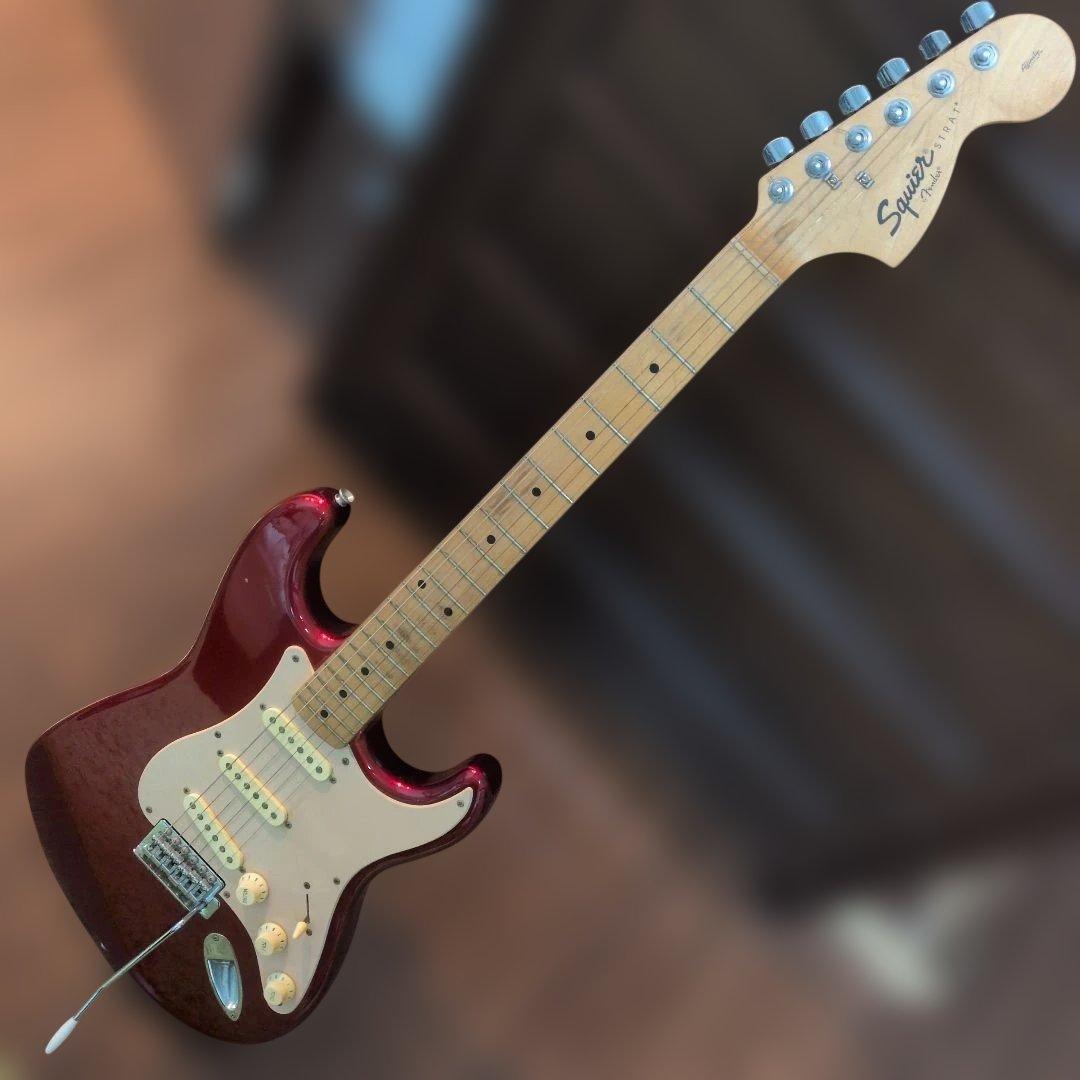 Squier Stratocaster　ジャンク傷あり。 エレキギター レッド