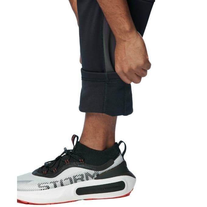 UNDER ARMOUR 2024秋冬限定モデルウインター ニット 3レイヤー