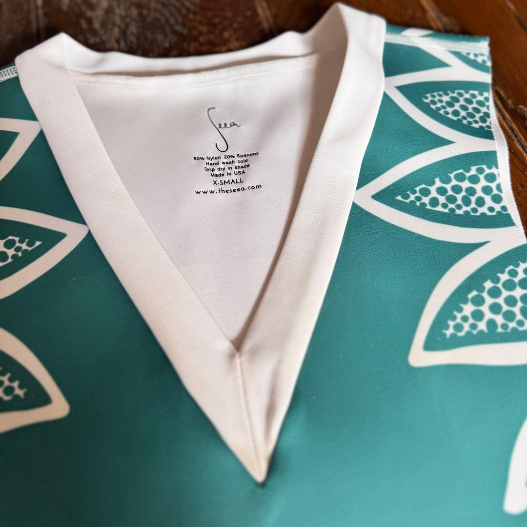 Seea ターコイズのワンピース水着 Vネック