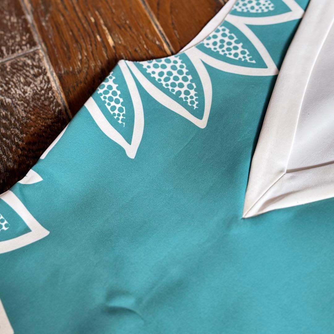 Seea ターコイズのワンピース水着 Vネック