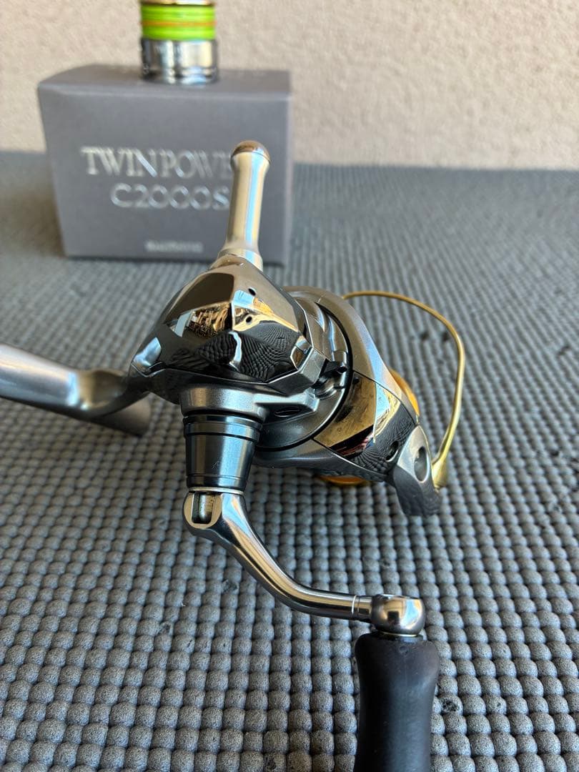 Shimano 11ツインパワーC2000S C 1000Sスプール付き