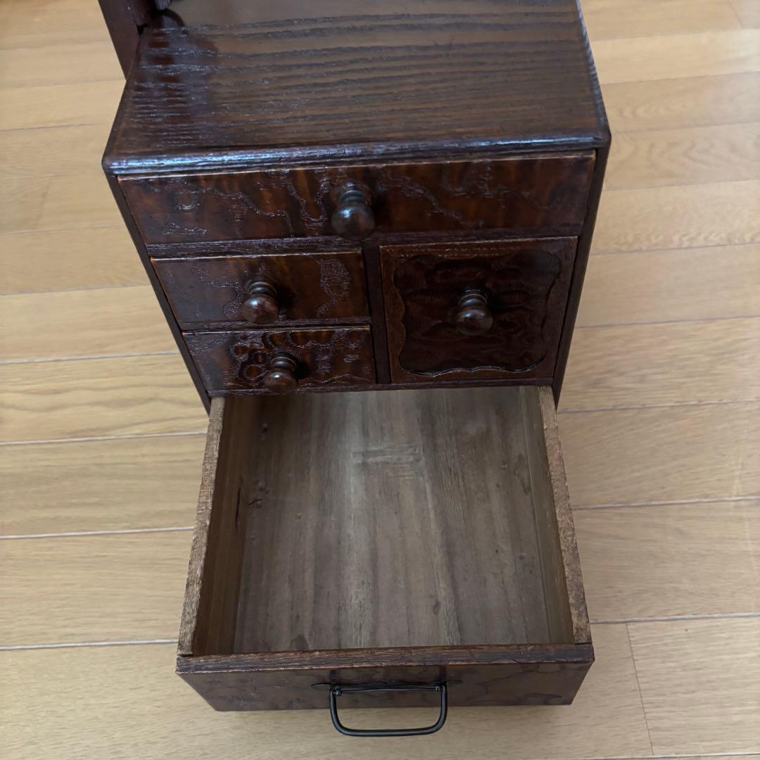 アンティークの木製の裁縫箱