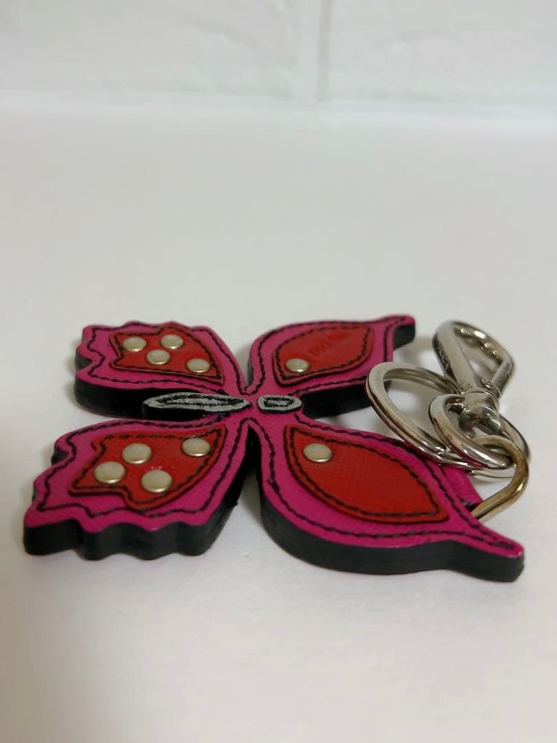 プラダ　PRADA キーホルダー　バタフライ　蝶　SAFFIANO