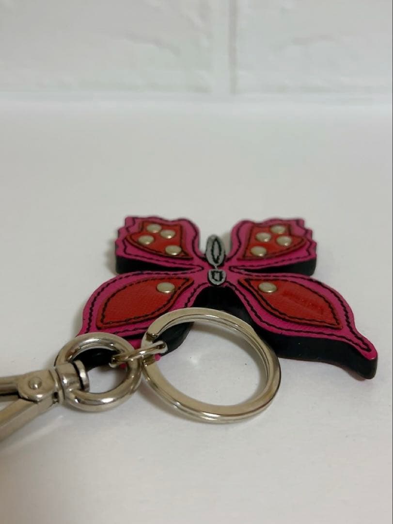 プラダ　PRADA キーホルダー　バタフライ　蝶　SAFFIANO