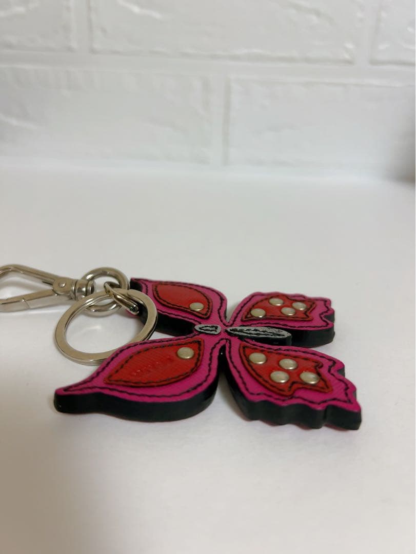 プラダ　PRADA キーホルダー　バタフライ　蝶　SAFFIANO