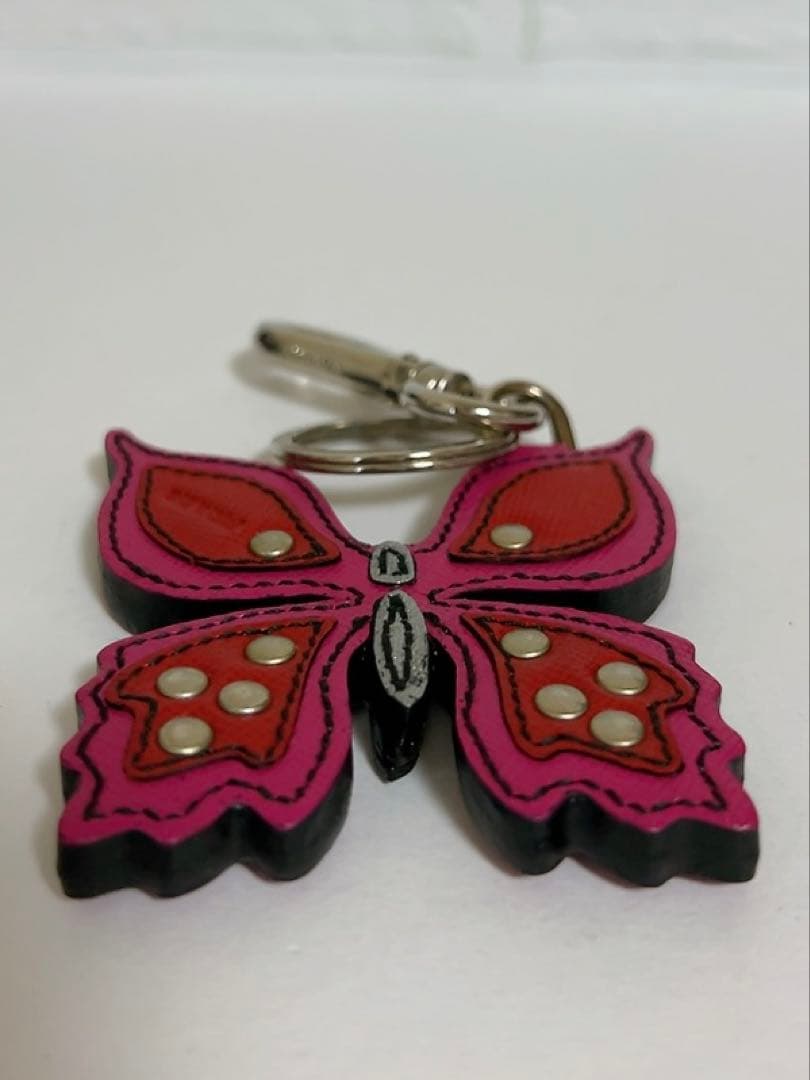 プラダ　PRADA キーホルダー　バタフライ　蝶　SAFFIANO