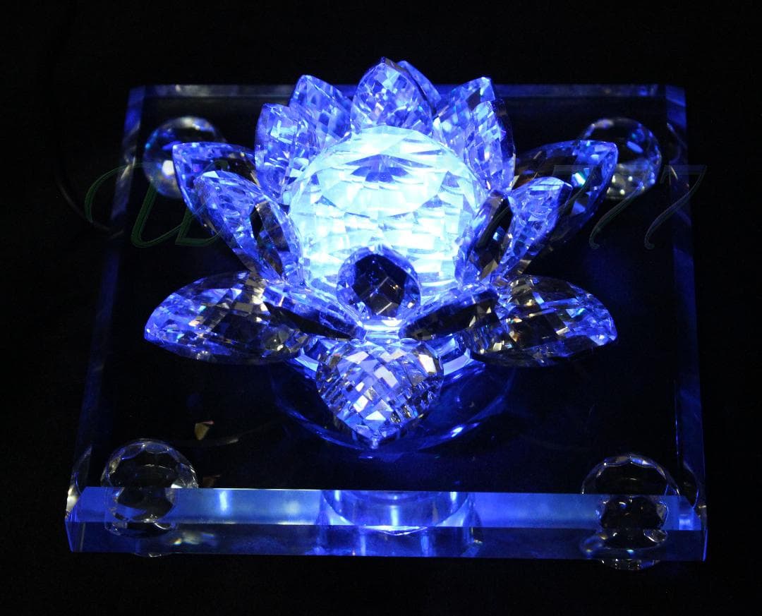 極彩色に輝くクリスタルフラワー