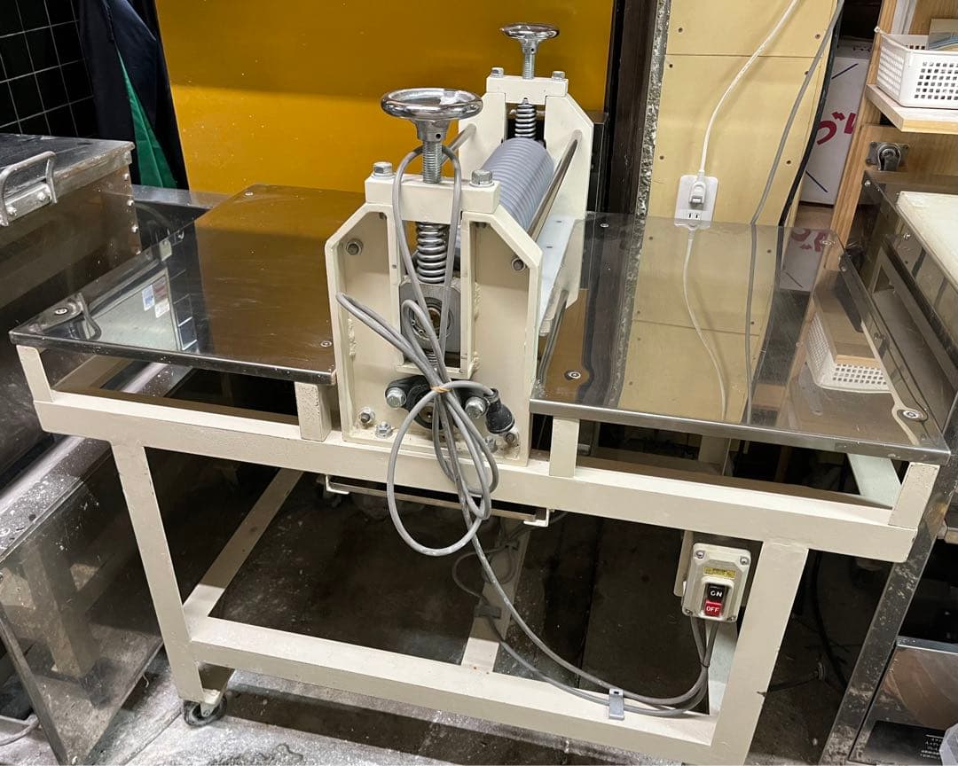 手打式製麺機　うどんローラー　波ロール横型　福井工作所