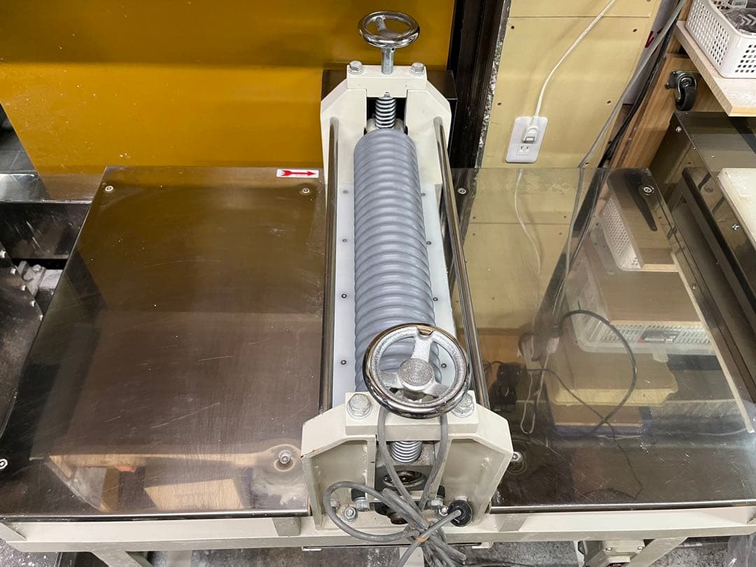 手打式製麺機　うどんローラー　波ロール横型　福井工作所