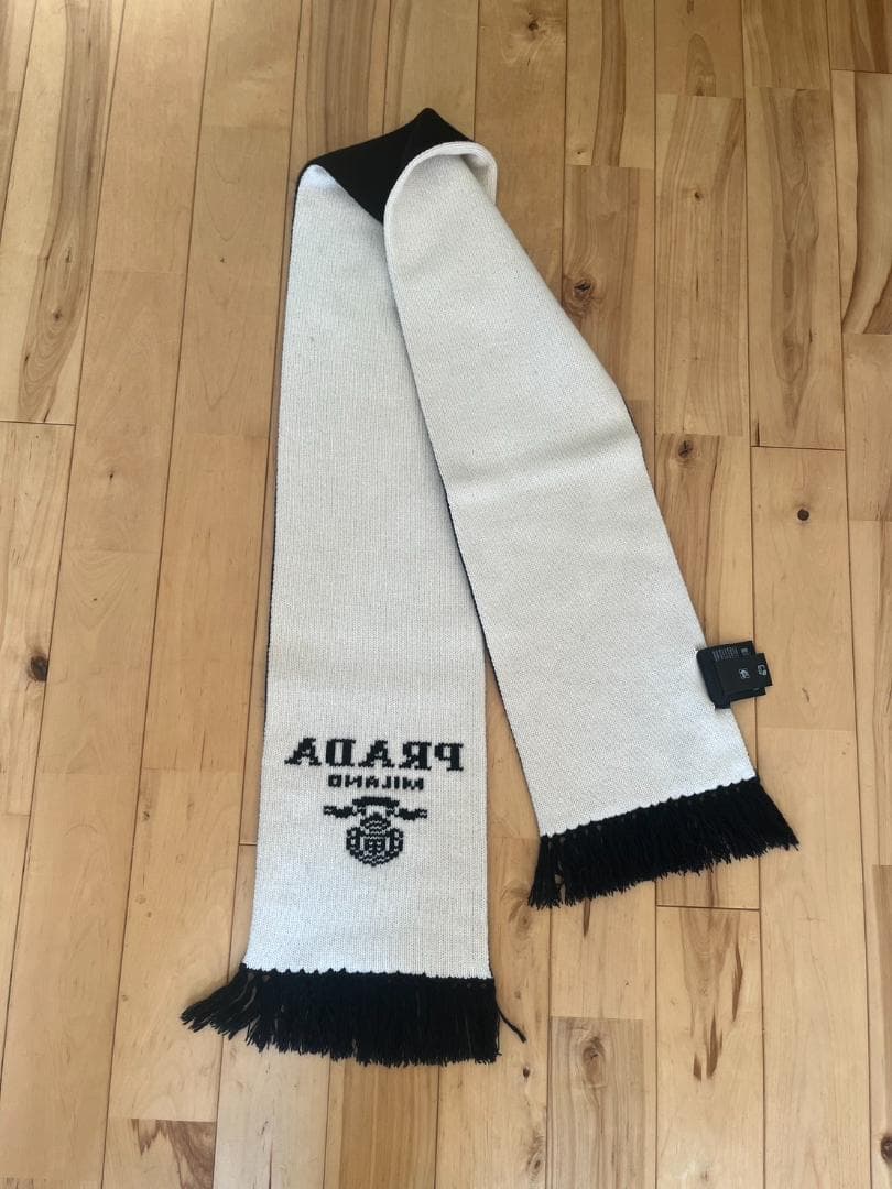 プラダ　ブラック&ホワイト　インターシャ リバーシブル　ロゴ　マフラー