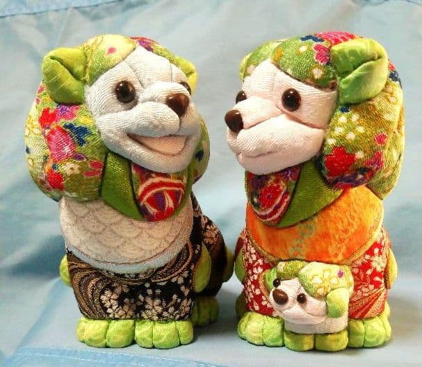 木目込み人形　シーサー家族(緑)