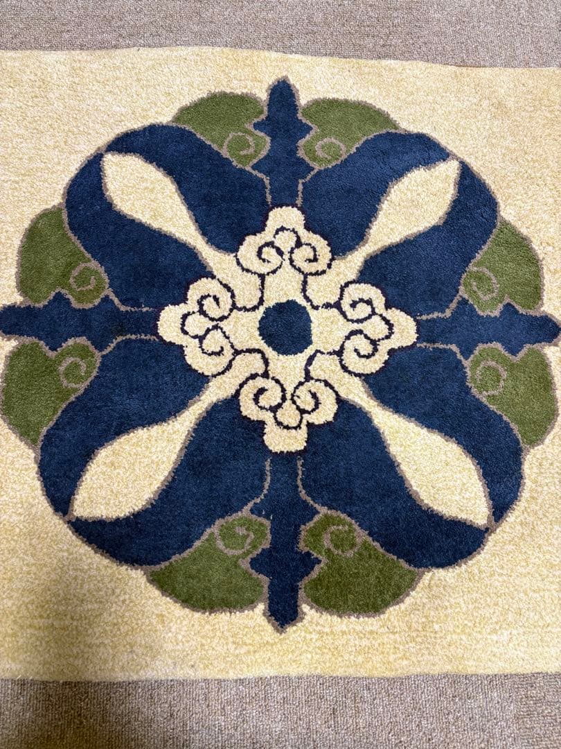 時鍋島段通 吉島家敷物 蟹牡丹藍三色文 花模様 円形ラグ ネイビー グリーン