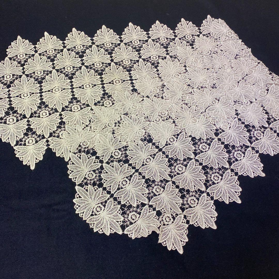 レースの大判テーブルセンター