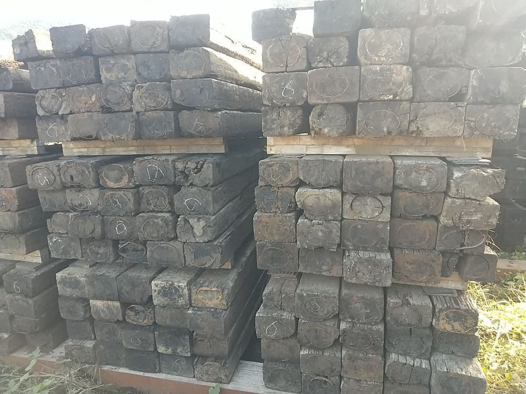 湖南市まで送料込み半額！40本での金額 枕木 6級品 長さ約210cm ガーデニ