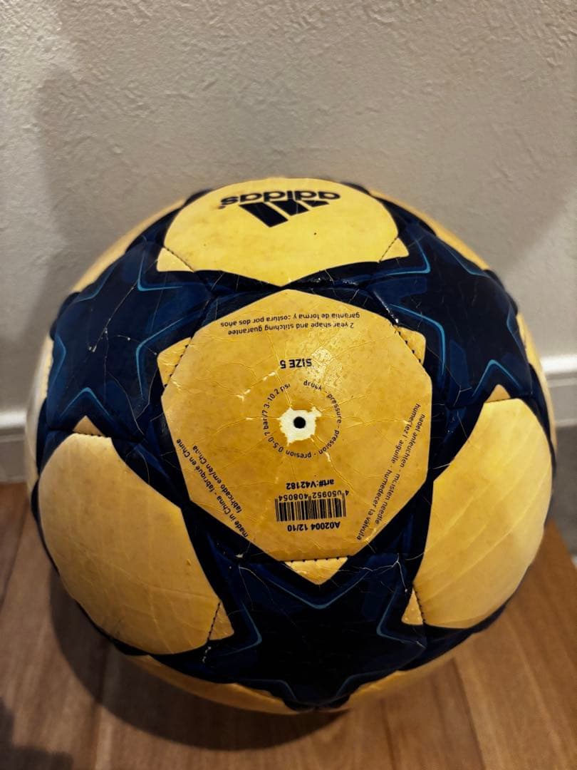 adidas Finale Capitan サッカーボール5号ボールスタンド付