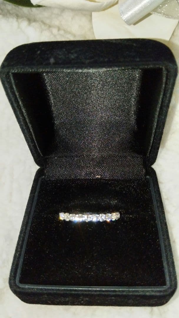 ダイヤモンドプラチナハーフエタニティリング、０、５カラット美品です。