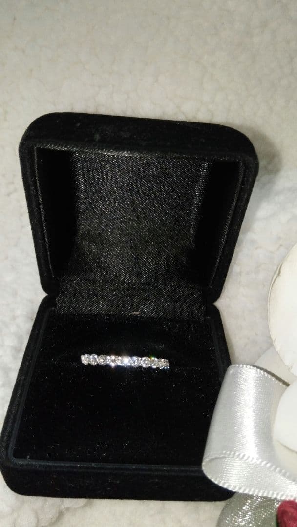 ダイヤモンドプラチナハーフエタニティリング、０、５カラット美品です。