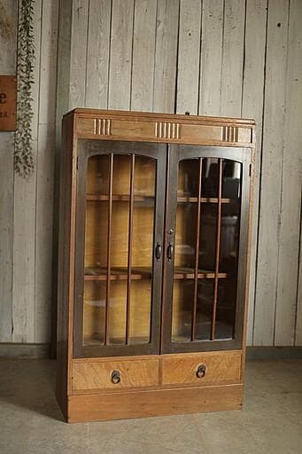 素敵な雰囲気の木枠ガラス戸棚　引き出し2杯