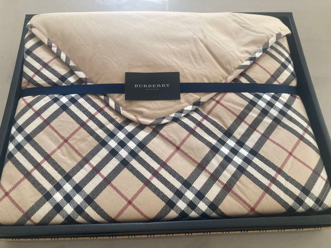 BURBERRY 羽毛ひざ掛け
