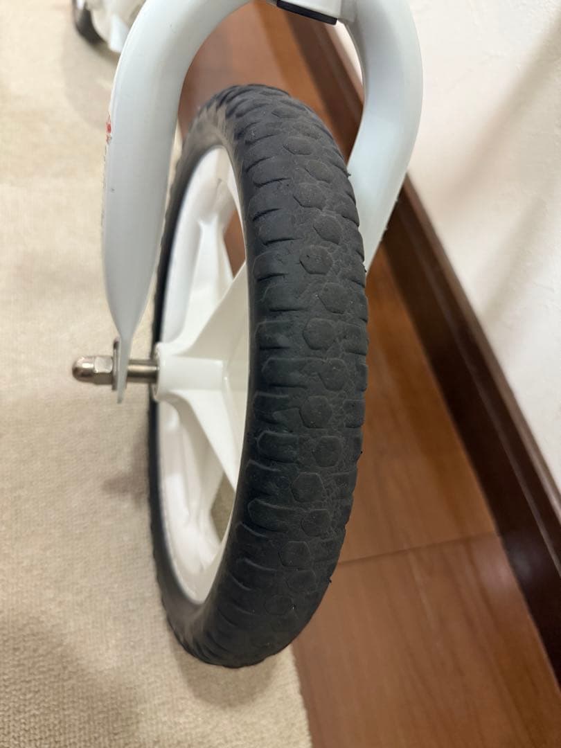 正規品・ストライダー　組み立て済 梱包・発送たのめる便 セーブザチルドレンモデル