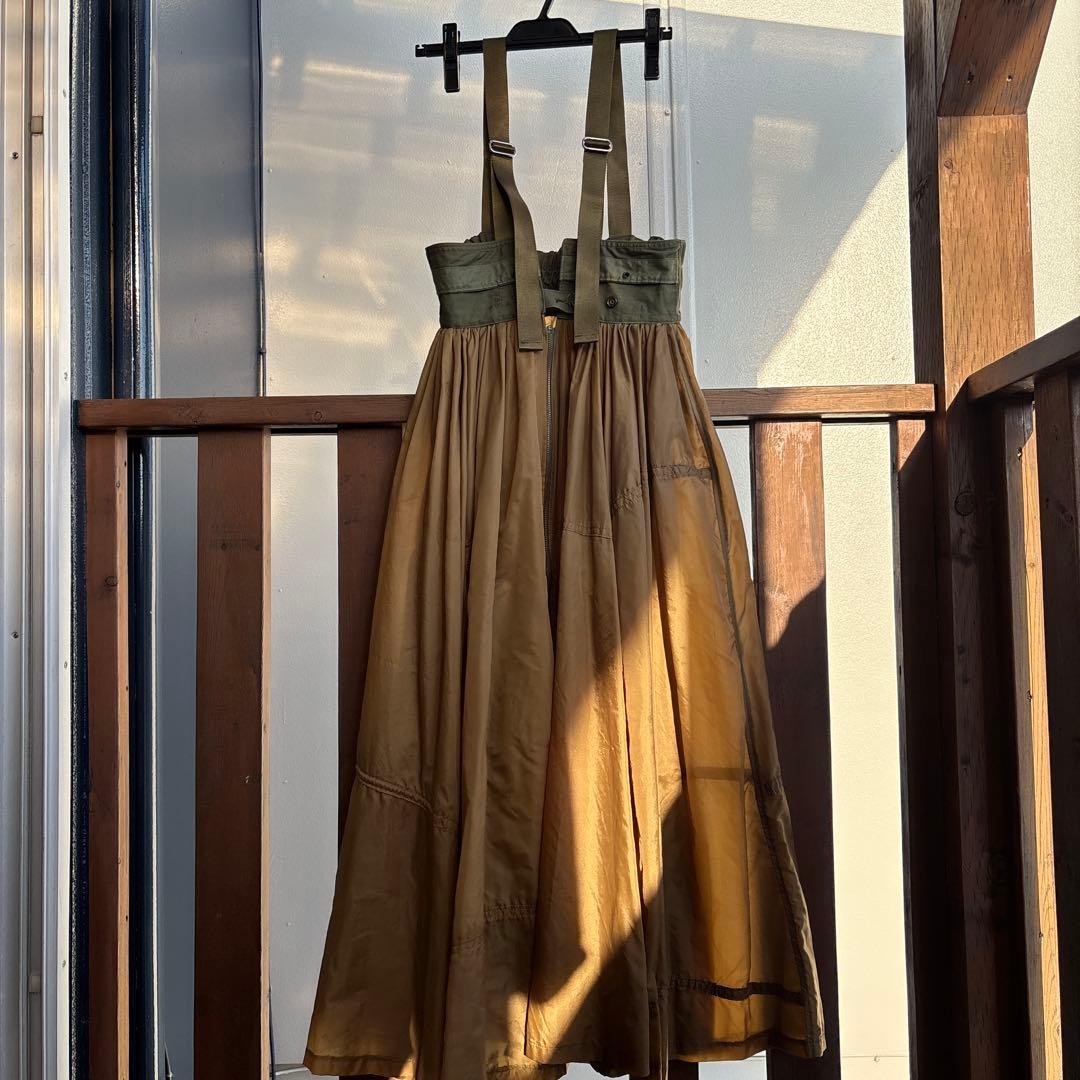 mori サスペンダー付きカーキ、ベージュナイロン　リメイク　ミリタリースカート