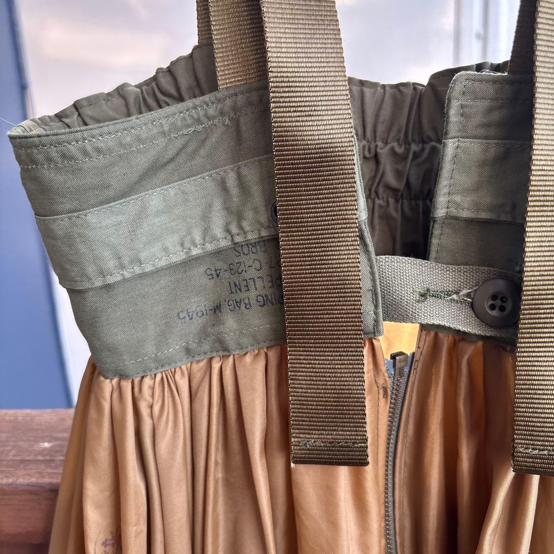 mori サスペンダー付きカーキ、ベージュナイロン　リメイク　ミリタリースカート
