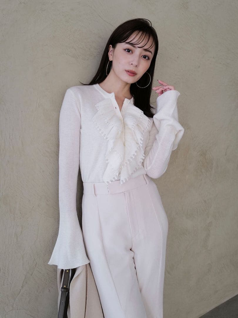 anuans カスケードフリルニットトップス　ivory