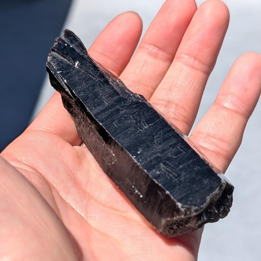 一点物 モリオン原石 山東省産 黒水晶 130g 成長線が著しい 邪気払いの石