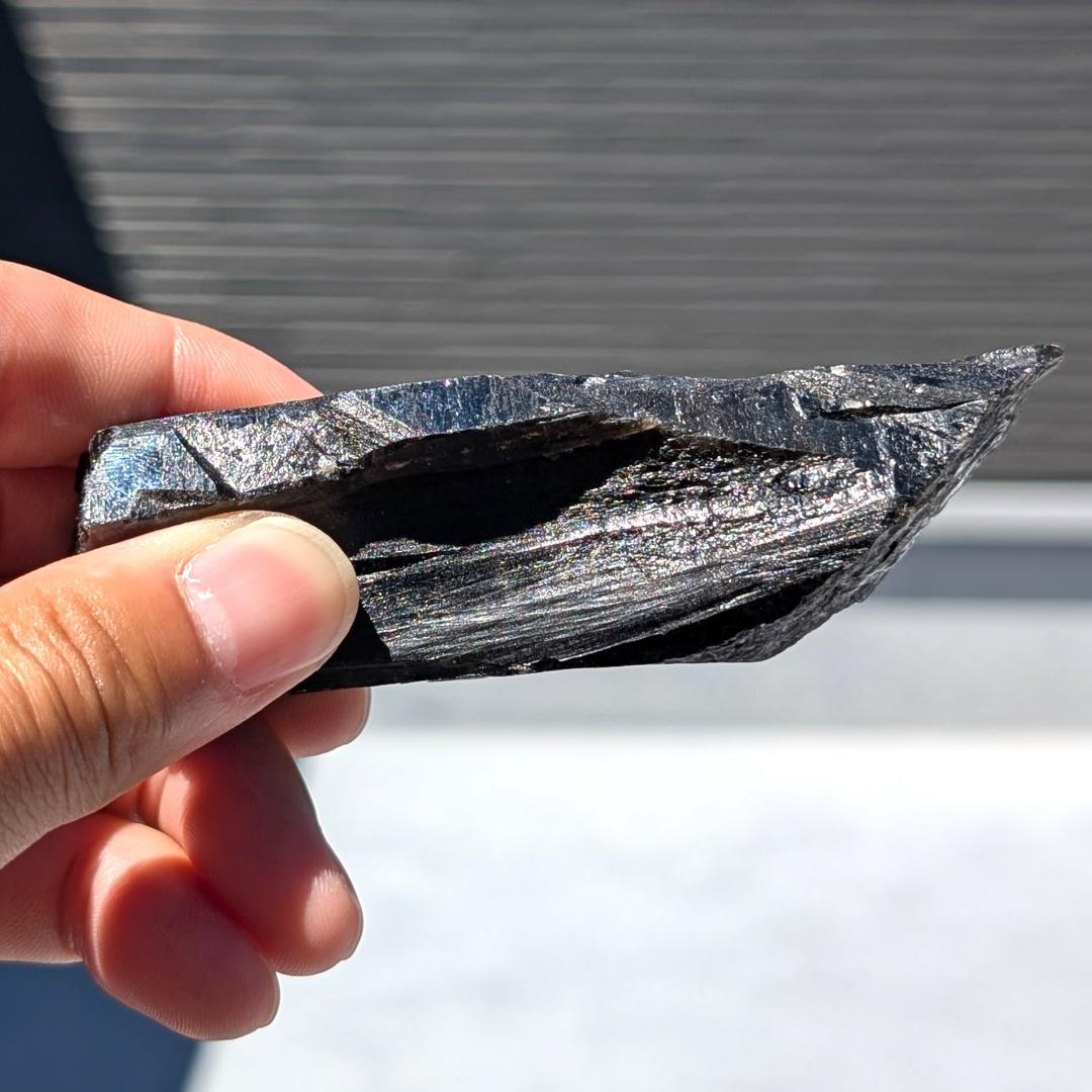 一点物 モリオン原石 山東省産 黒水晶 130g 成長線が著しい 邪気払いの石