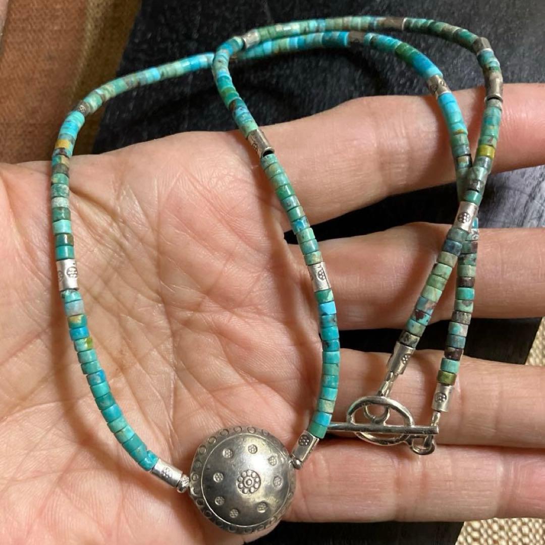 天然ターコイズヘイシタイプとカレンシルバーパドゥア刻印のネックレス