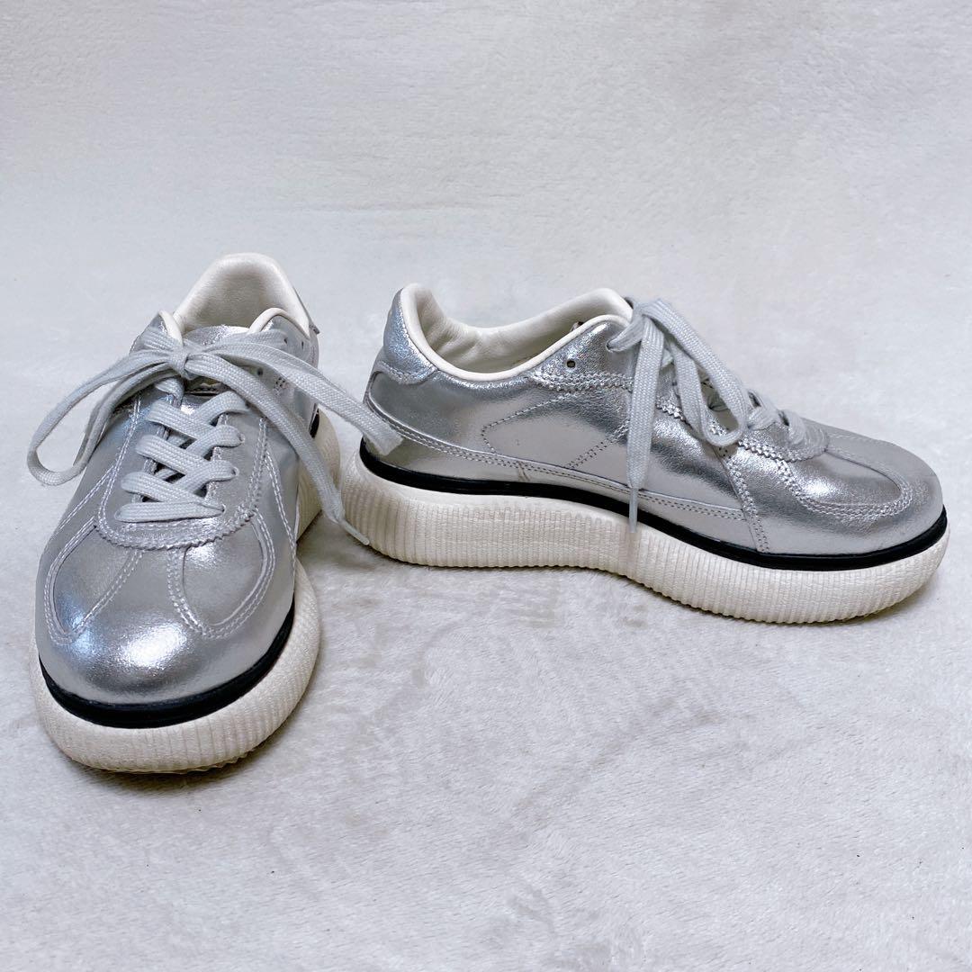 オニツカタイガー　デレシティ　23.5cm　シルバー／ホワイト　厚底スニーカー