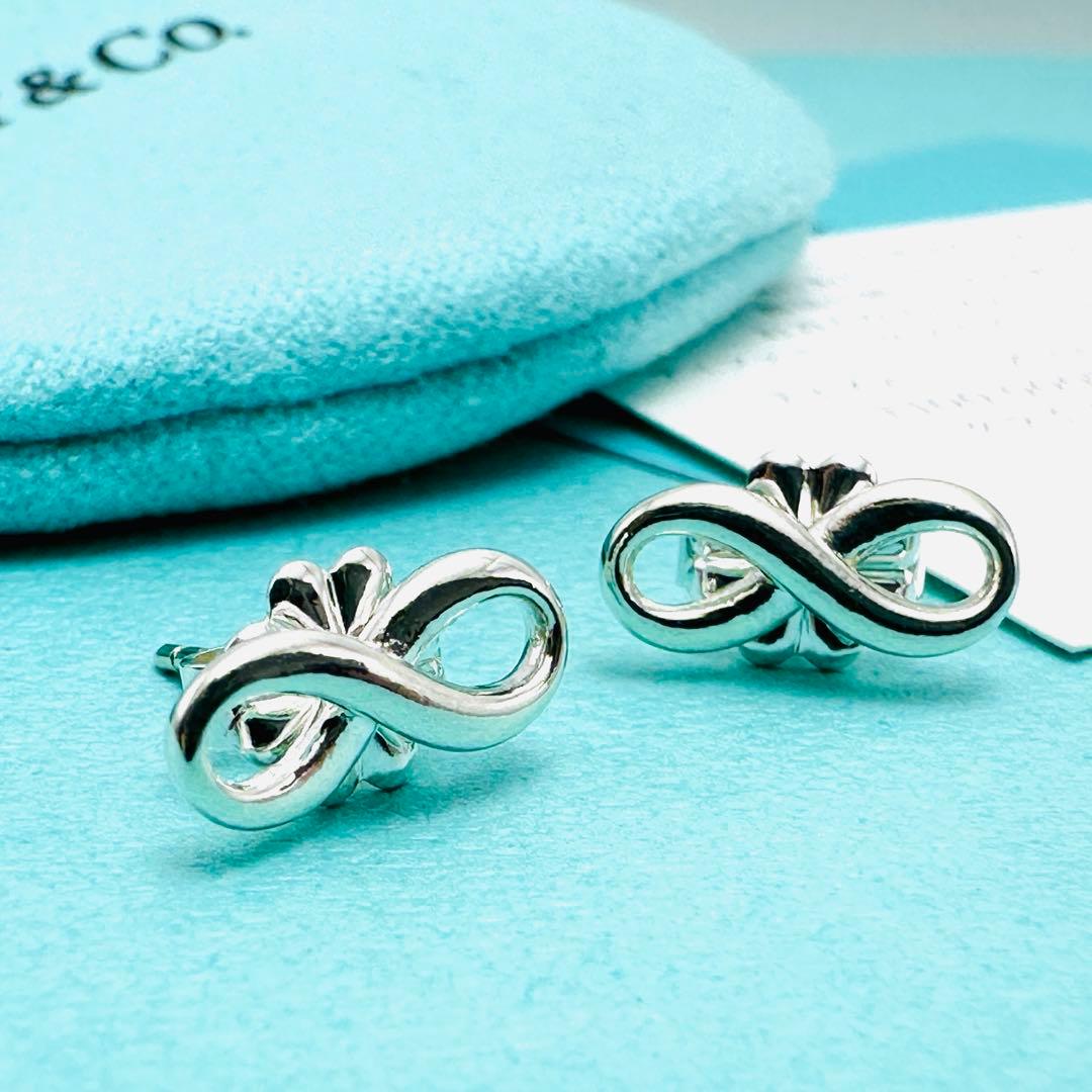 Tiffany インフェニティ　シルバーピアス　Ag925 スタッド