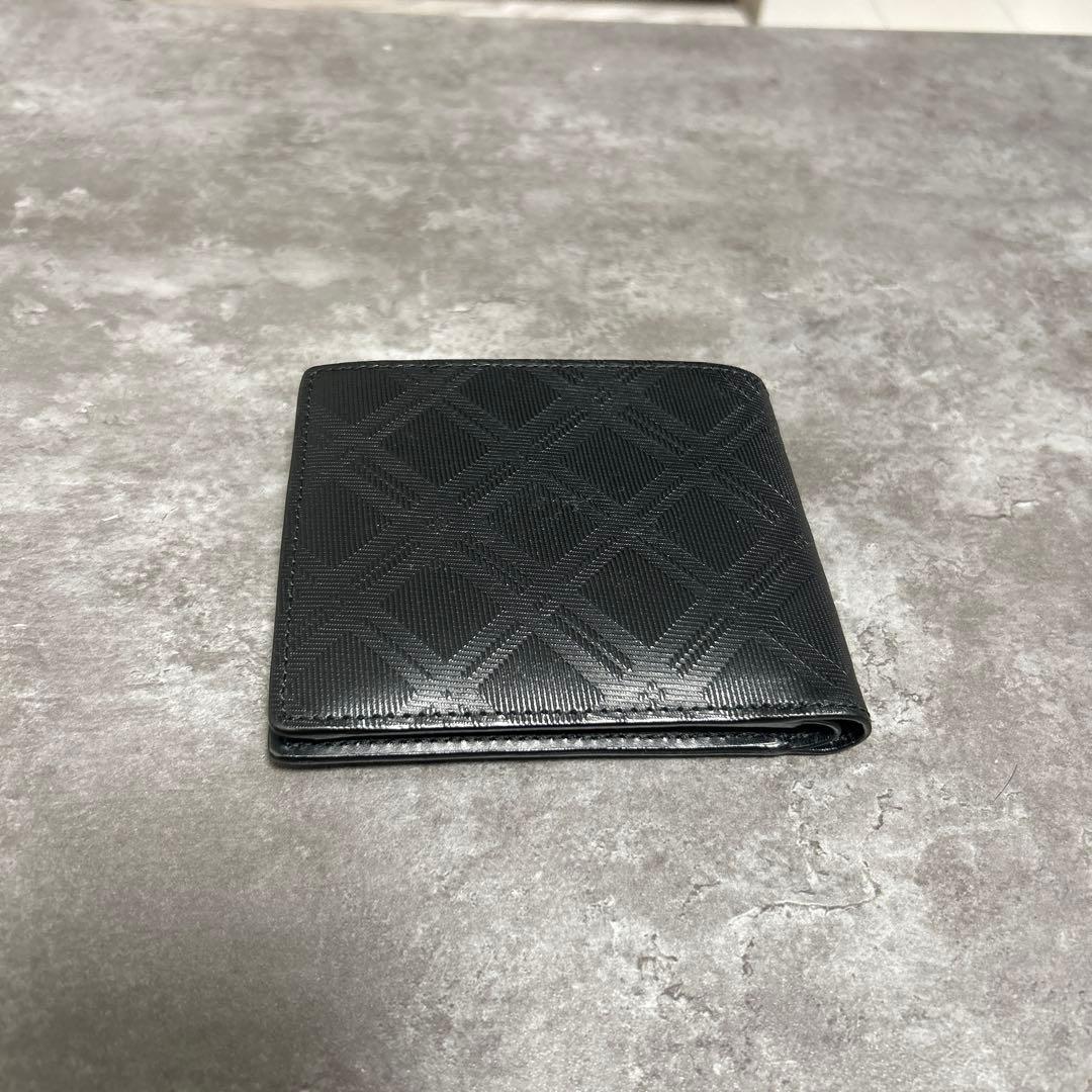 黒 レザー 二つ折り財布 エンボス加工