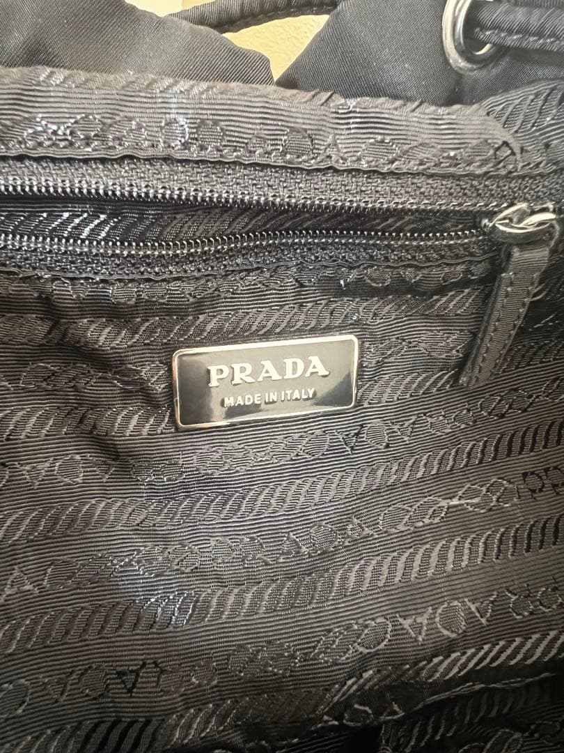 PRADA ナイロンリュック バック　黒　三角プレート