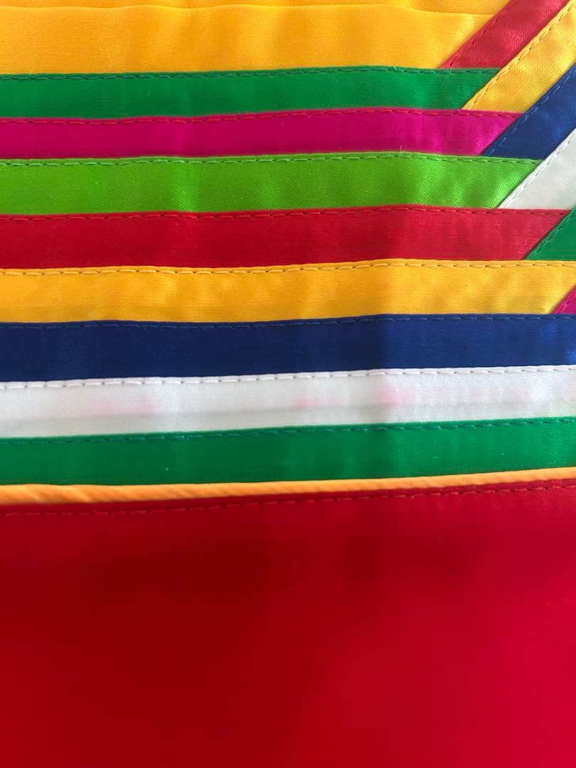 韓国鶴刺繍・幾何学模様のサテン座布団カバー4枚セット