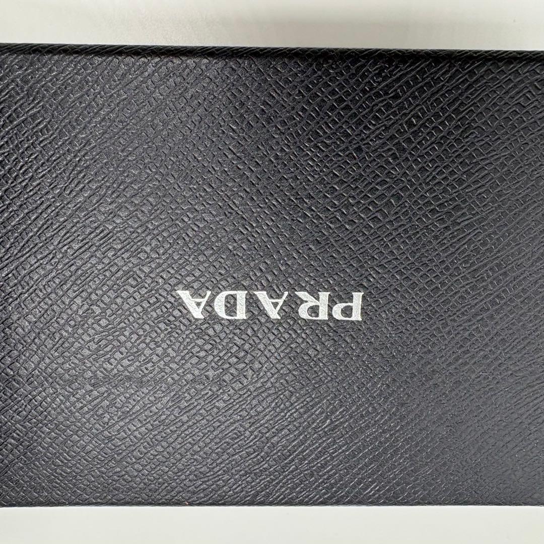 プラダ サフィアーノ エンボス三角ロゴ コンパクト 財布 ケース カード