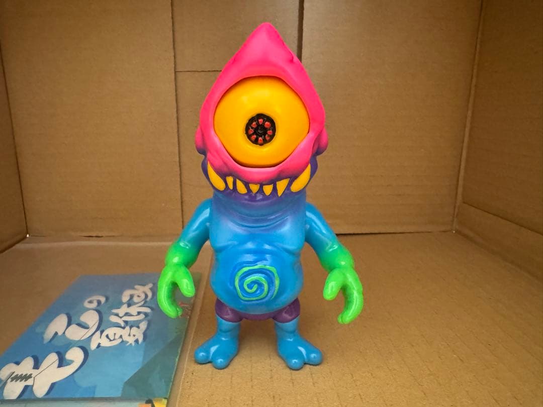 MOMOCO STUDIO 地獄鮫 ソフビ