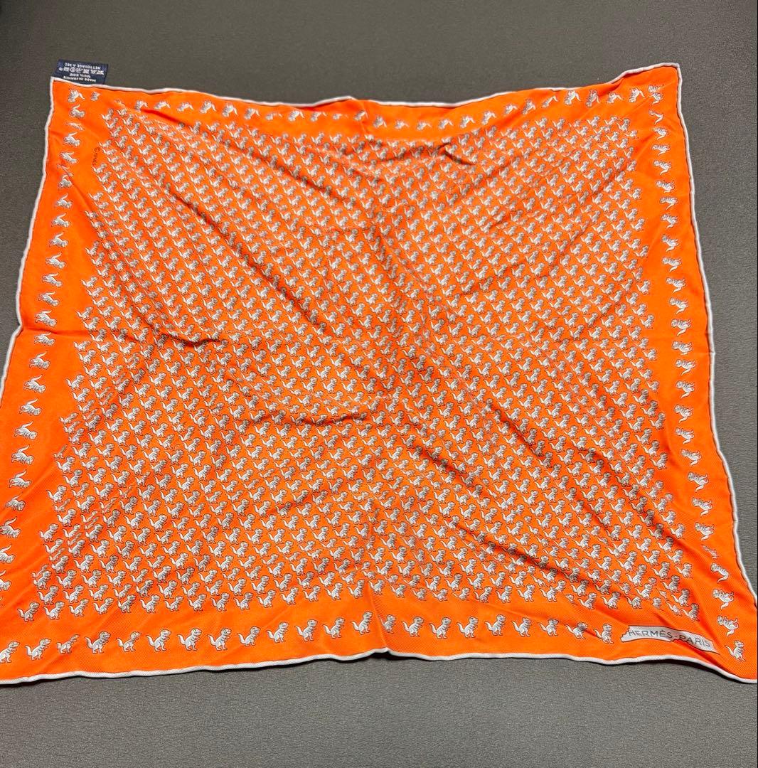 HERMES エルメス　カレ40 恐竜