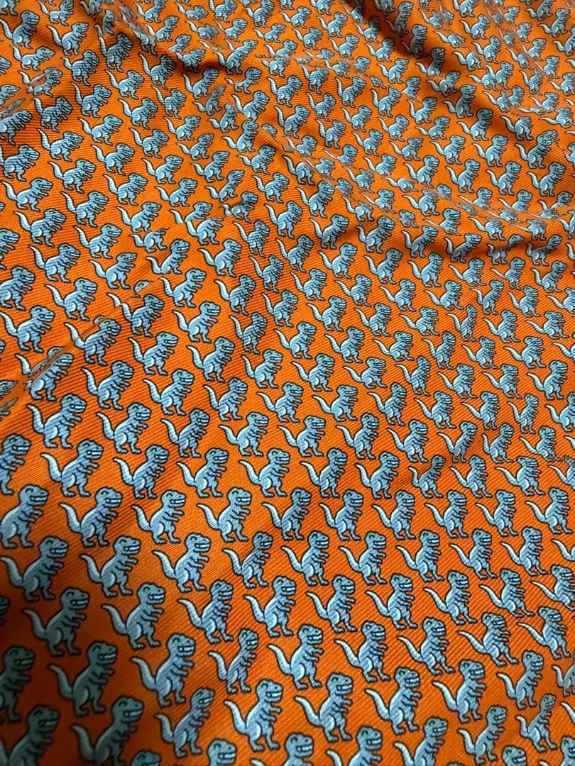 HERMES エルメス　カレ40 恐竜