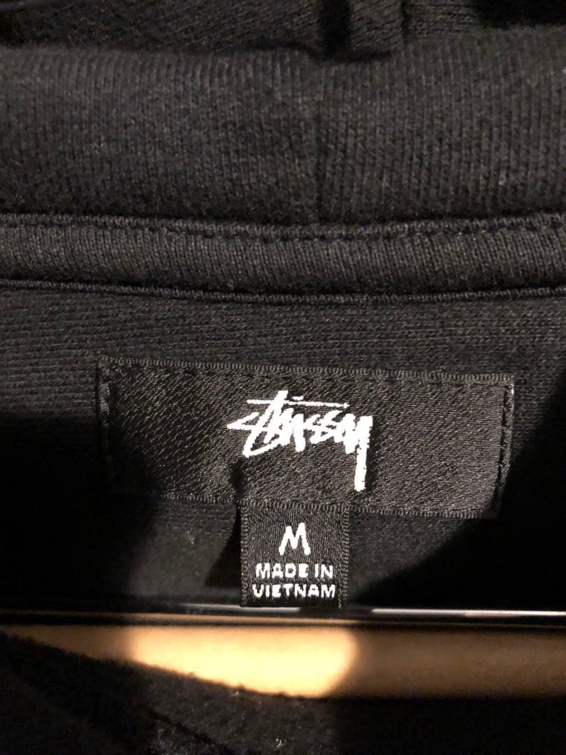 stussy ステューシー　センターロゴ　刺繍　黒　パーカー　即完売品