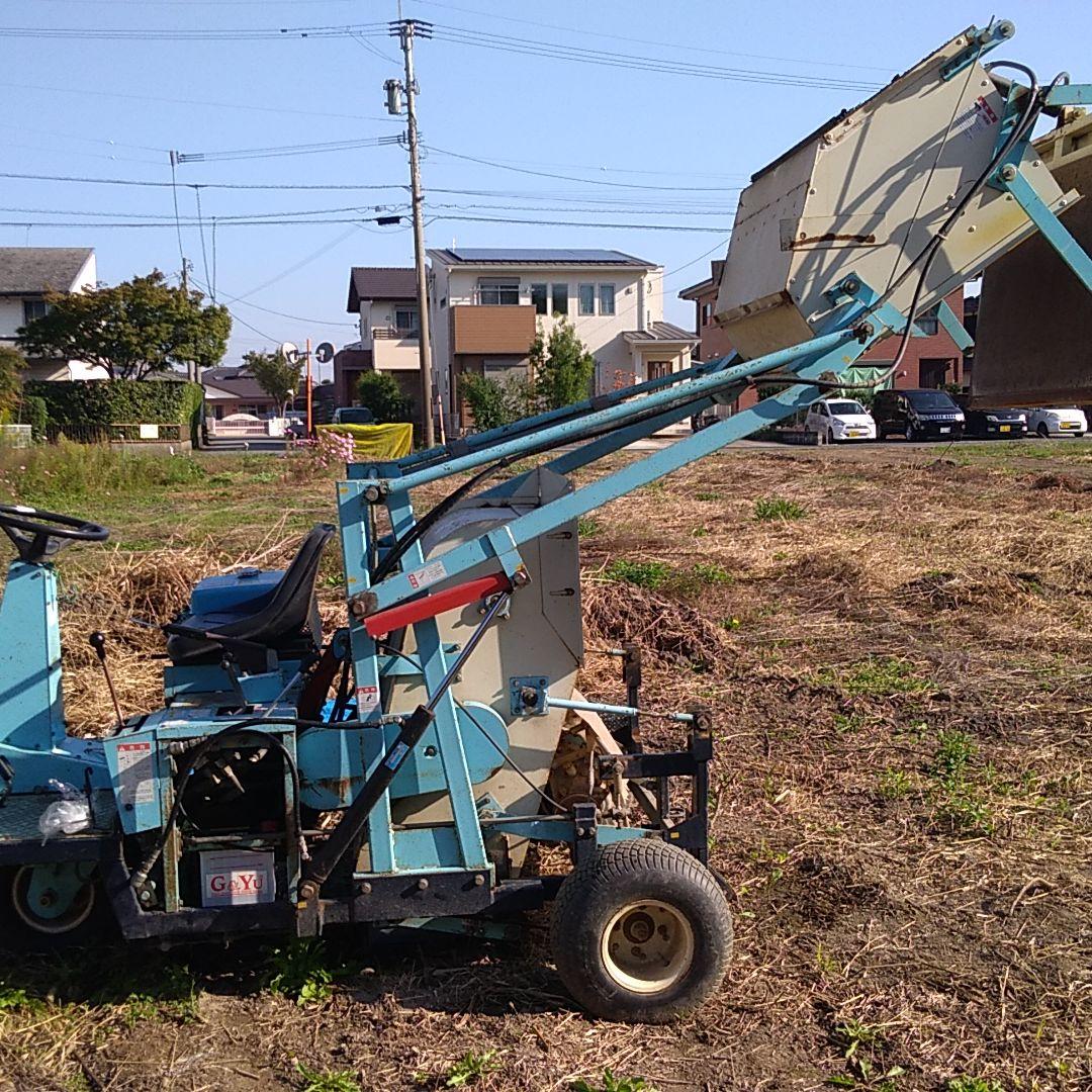 落ち葉掃除　清掃　グラウンド整地？　マルチスイーパー