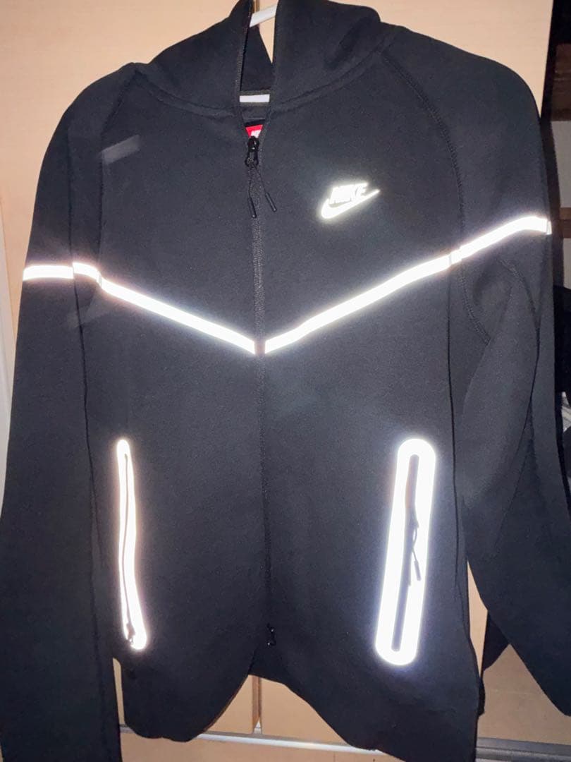 NIKE 反射テックフリースTee Shyne着用