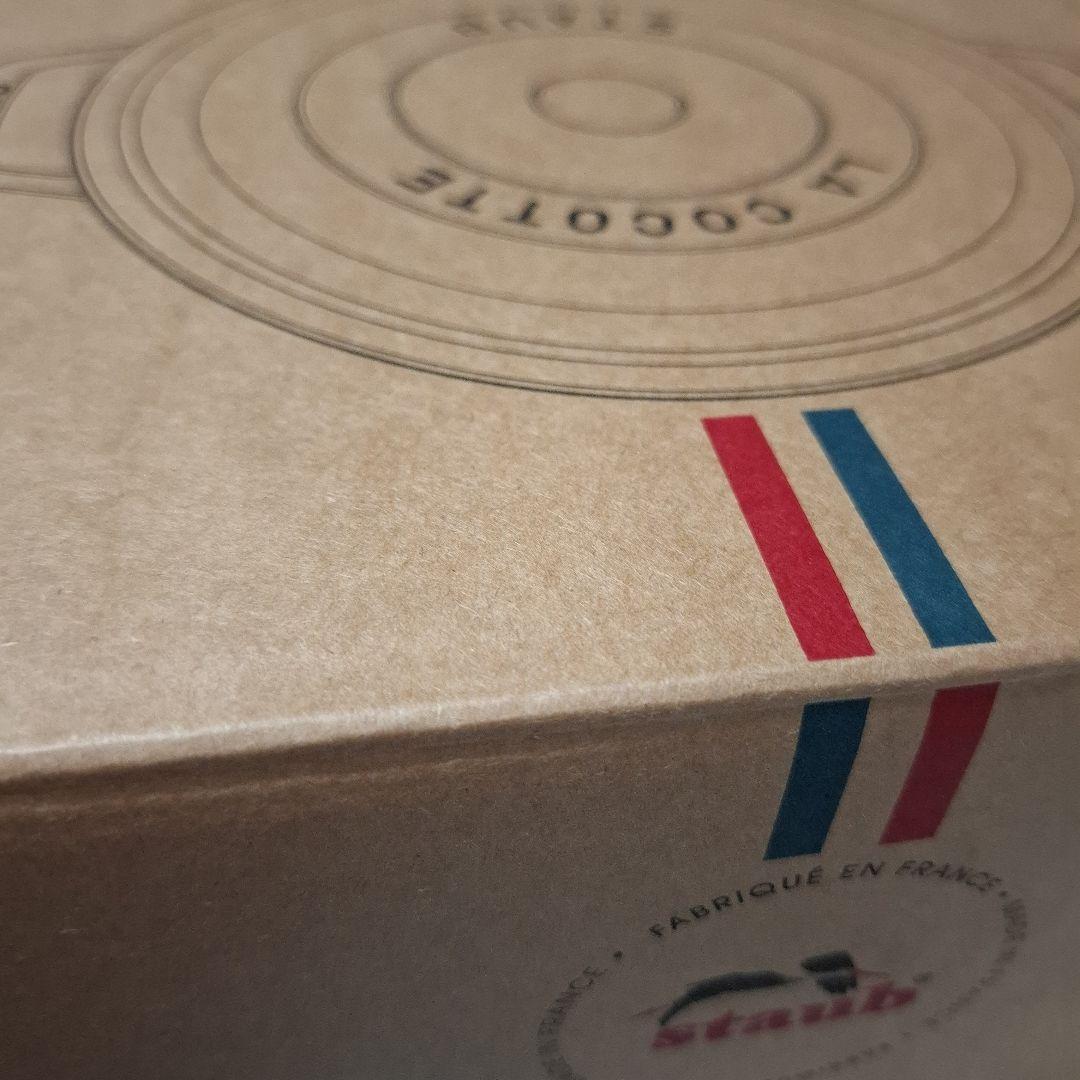 新品ストウブ　ピコ・ココットラウンドブラック鋳物ほうろう鍋