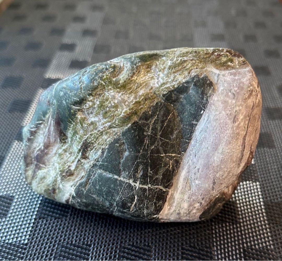 カッコいい石　パワーストーン　石　ガーデニング　12 × 9 cm